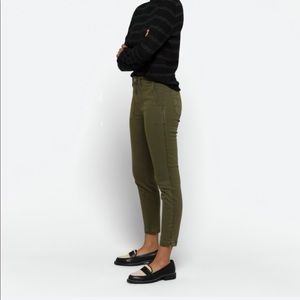 NWT STUDIO BLUE
Sophia Utility Pocket Pant
6 | Olive